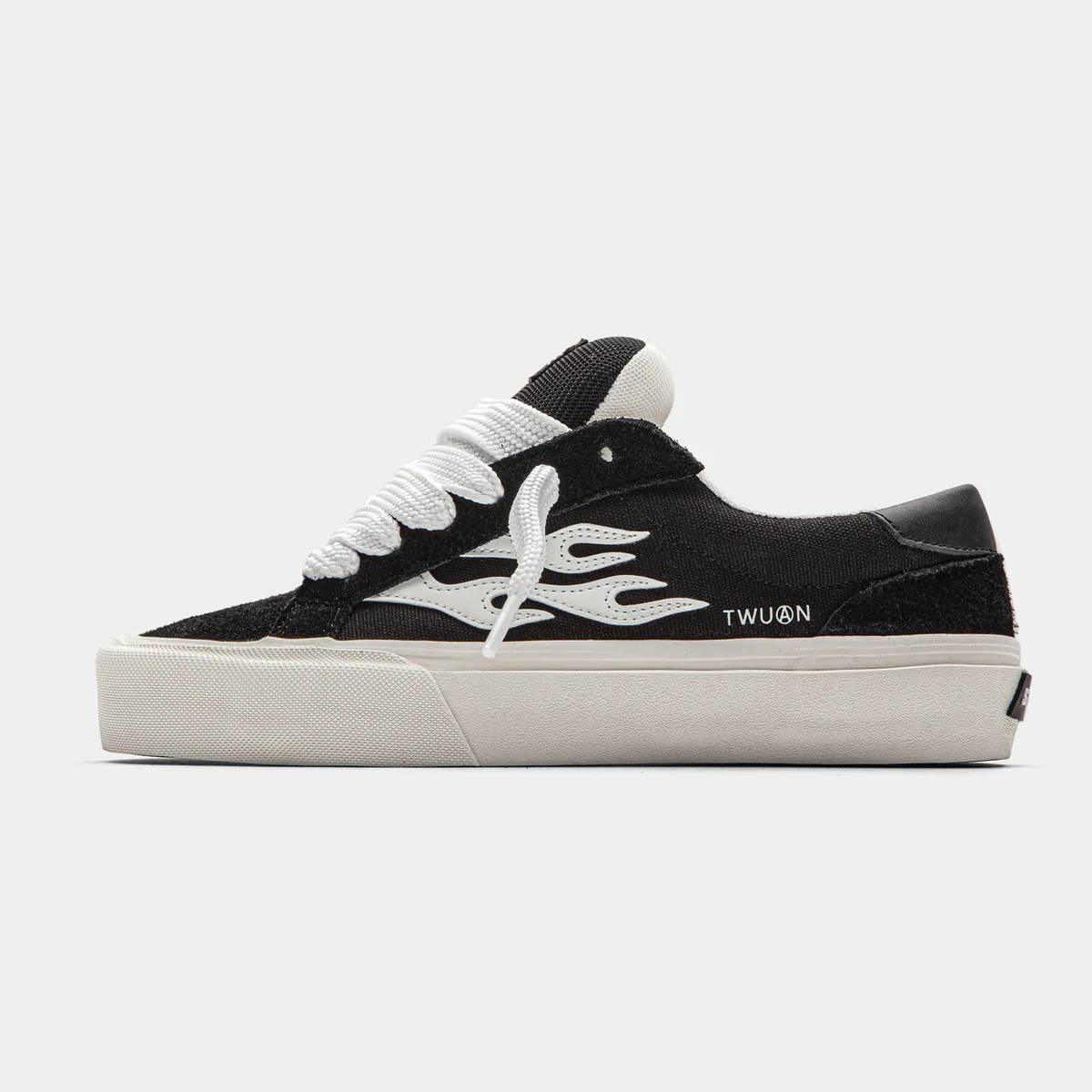 Straye Logan Puff Black